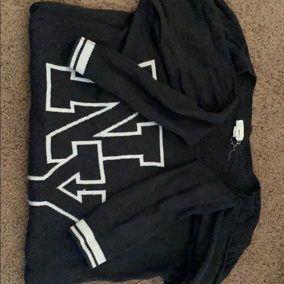 Soft dark gray NY sweater - Picture 2 of 2